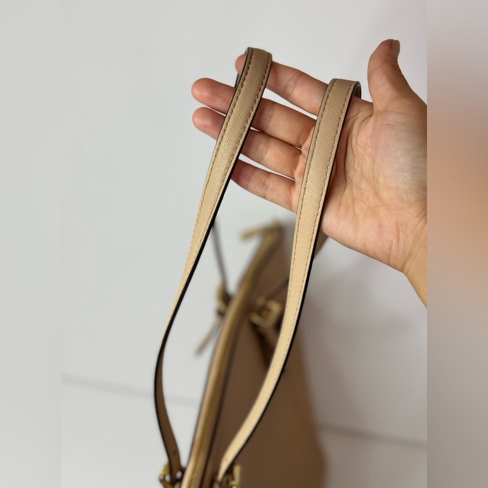 Michael Kors Jet Set Travel Large Tote Oyster Beige Saffiano Leather Top Zip Bag - Picture 11 of 15